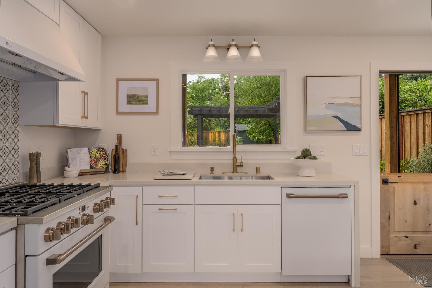 Detail Gallery Image 12 of 52 For 825 Austin Ave, Sonoma,  CA 95476 - 4 Beds | 3/1 Baths