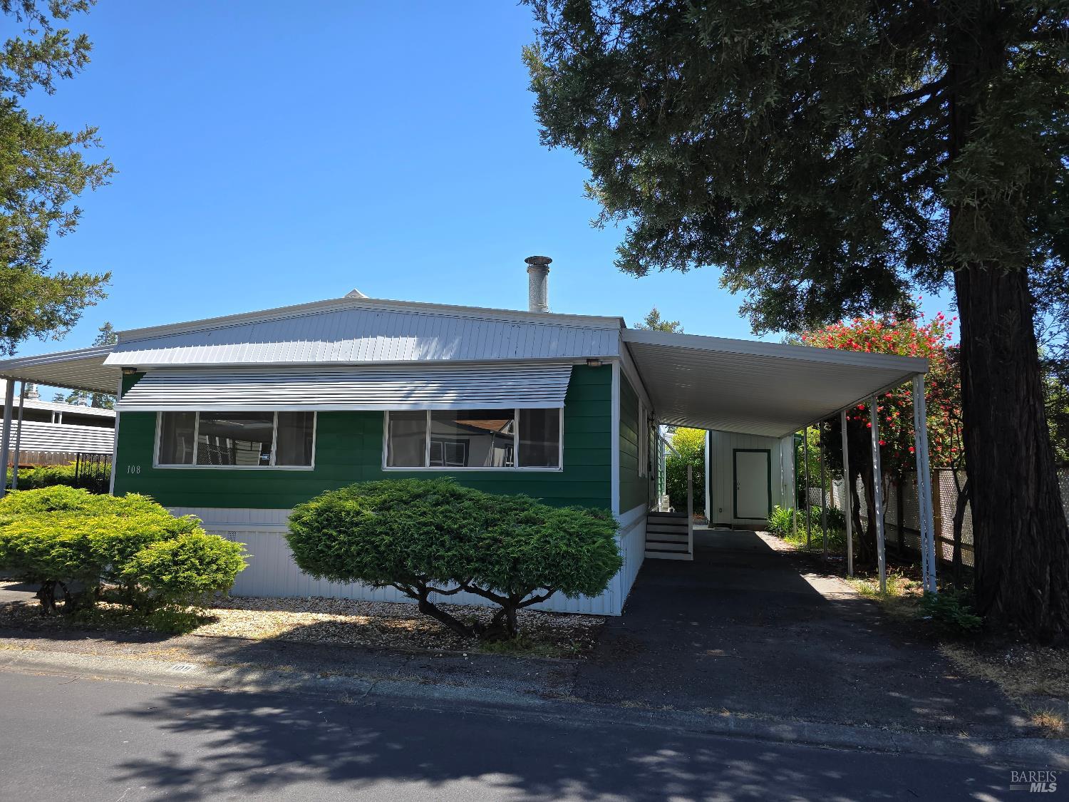 Detail Gallery Image 3 of 29 For 108 N Napa Dr, Petaluma,  CA 94954 - 2 Beds | 2 Baths