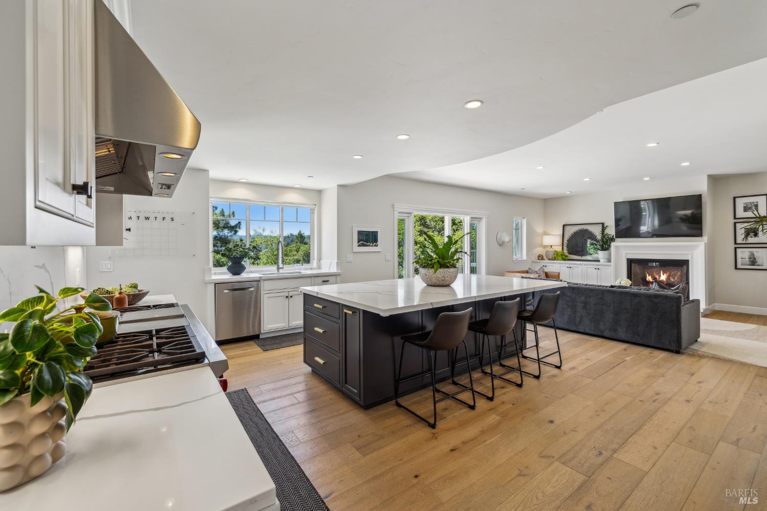 Detail Gallery Image 28 of 64 For 6 Live Oak Way, San Rafael,  CA 94901 - 4 Beds | 4/1 Baths