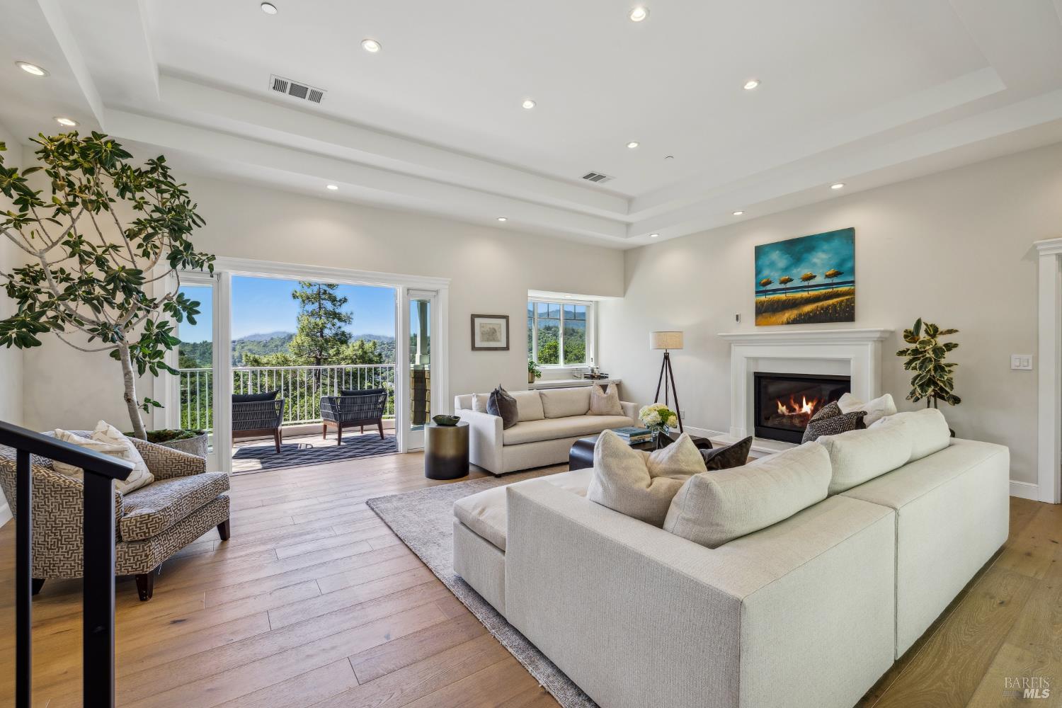 Detail Gallery Image 6 of 64 For 6 Live Oak Way, San Rafael,  CA 94901 - 4 Beds | 4/1 Baths