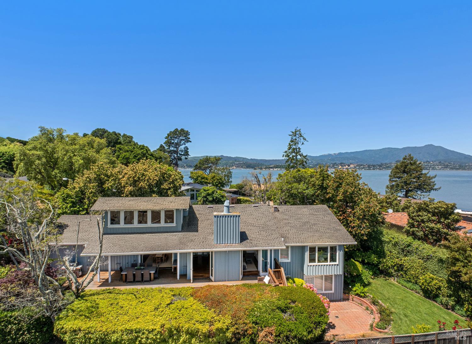 Detail Gallery Image 1 of 47 For 1 North Point Cir, Belvedere,  CA 94920 - 4 Beds | 3/1 Baths
