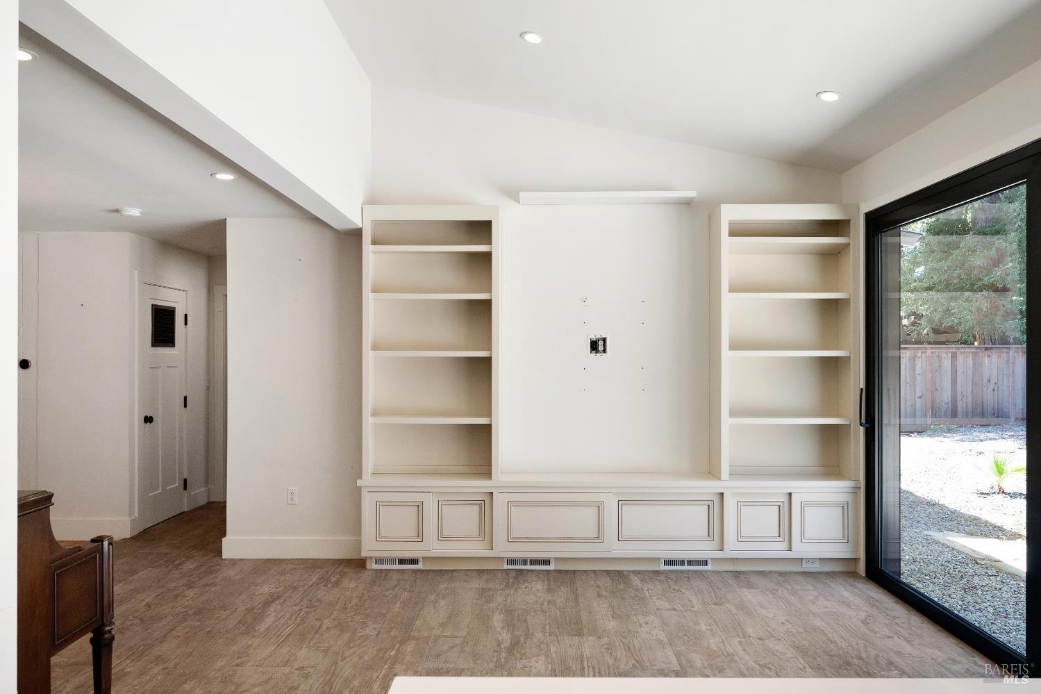 Detail Gallery Image 10 of 62 For 600 Miller Creek Rd, San Rafael,  CA 94903 - 3 Beds | 2/1 Baths