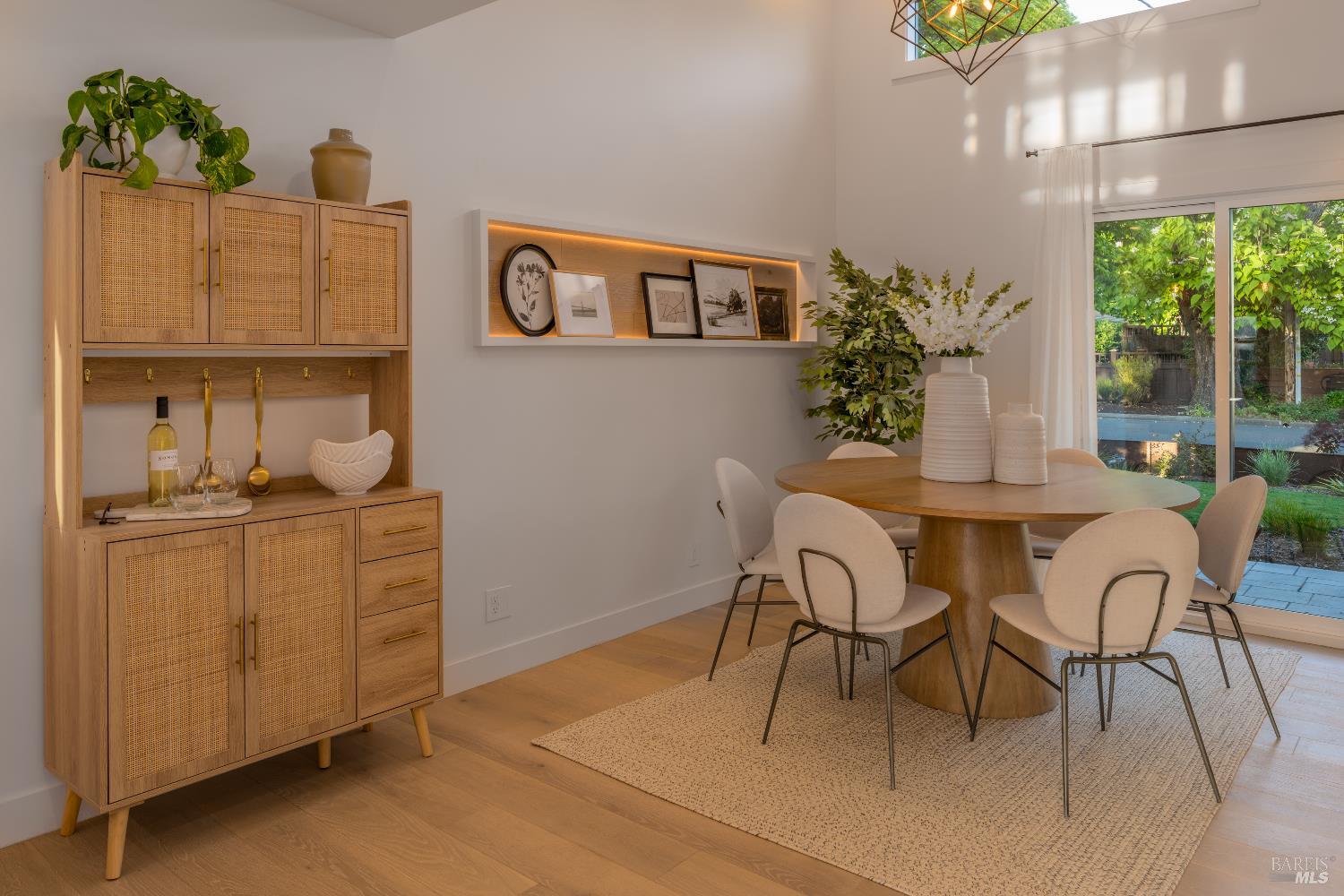 Detail Gallery Image 9 of 52 For 825 Austin Ave, Sonoma,  CA 95476 - 4 Beds | 3/1 Baths
