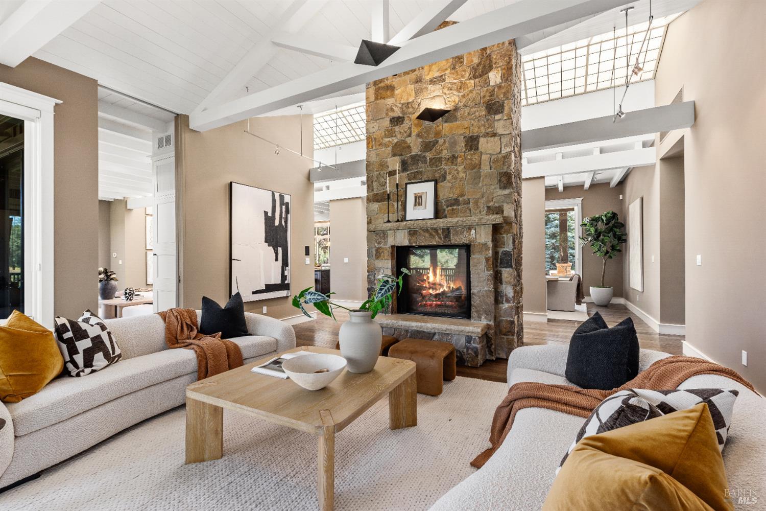 Detail Gallery Image 13 of 96 For 4030 Old Barn Rd, Healdsburg,  CA 95448 - 4 Beds | 5/1 Baths