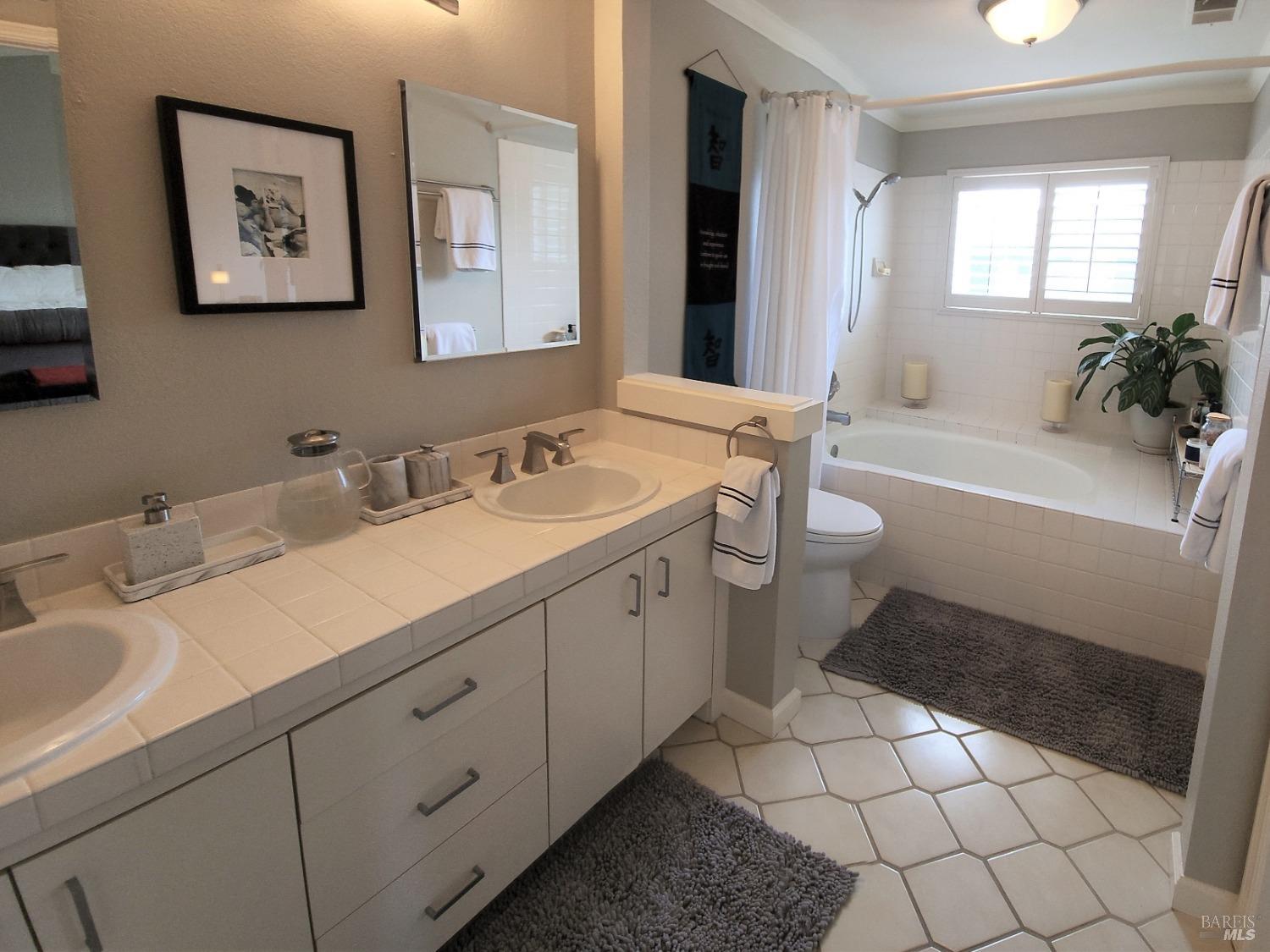Detail Gallery Image 6 of 31 For 6 Narragansett Cv, San Rafael,  CA 94901 - 2 Beds | 3 Baths