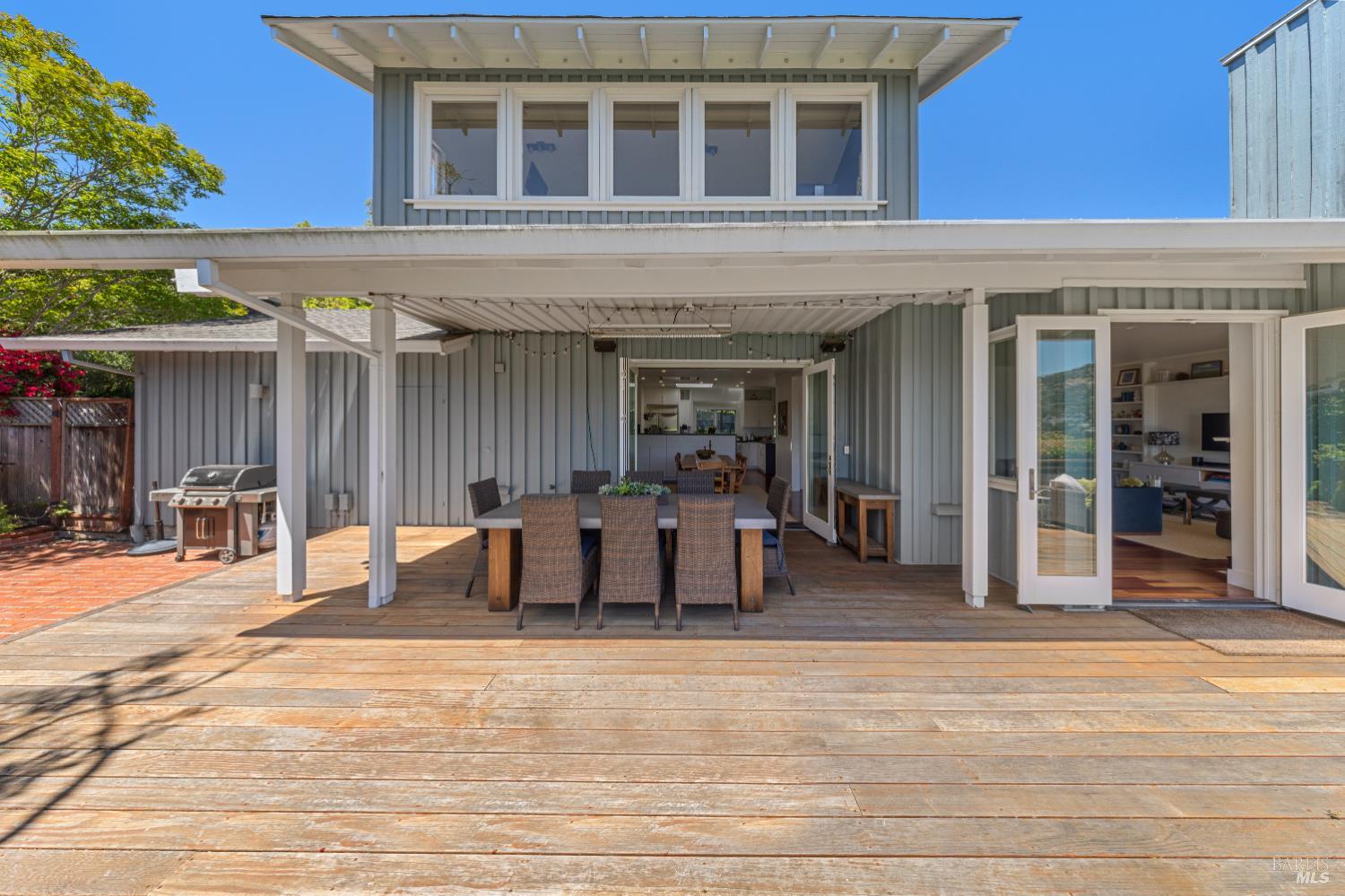 Detail Gallery Image 22 of 47 For 1 North Point Cir, Belvedere,  CA 94920 - 4 Beds | 3/1 Baths
