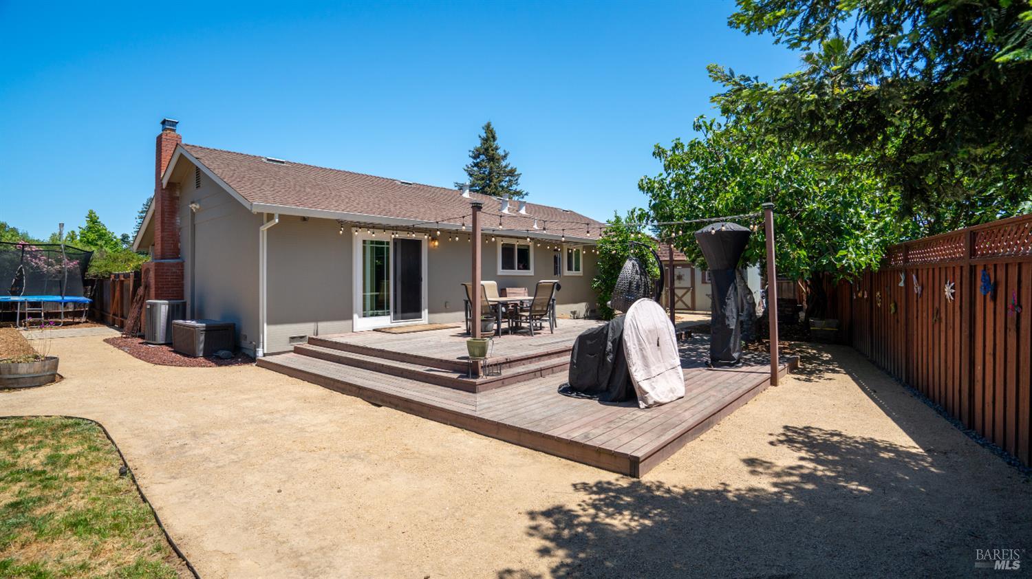 Detail Gallery Image 12 of 38 For 1523 Bruce Ct, Santa Rosa,  CA 95401 - 3 Beds | 2 Baths