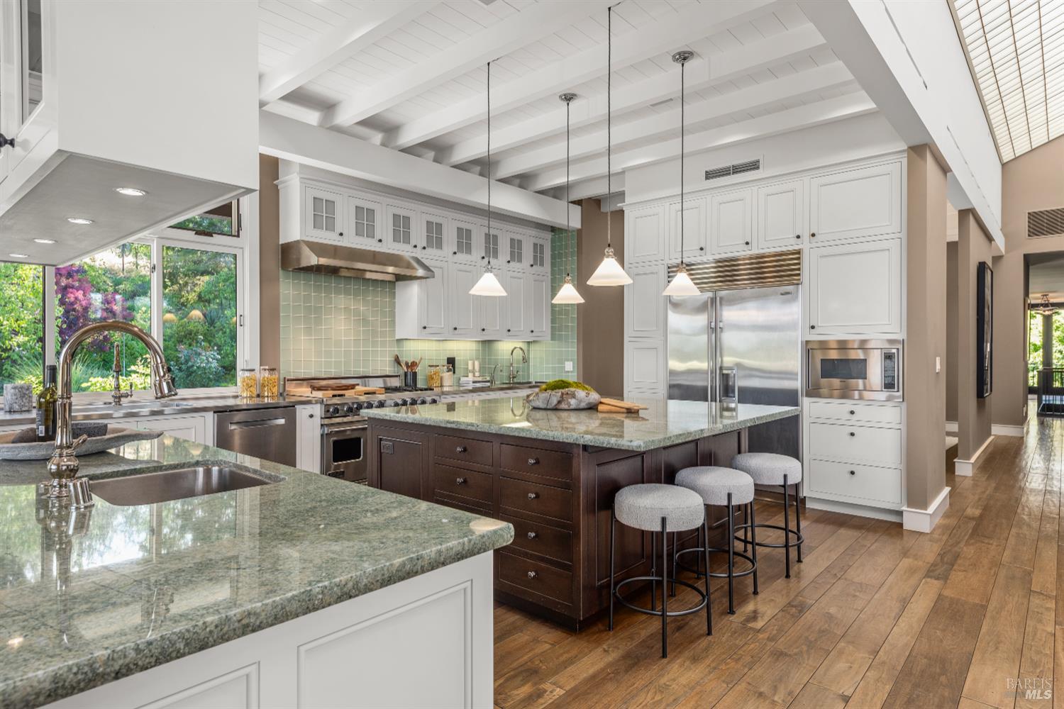 Detail Gallery Image 16 of 96 For 4030 Old Barn Rd, Healdsburg,  CA 95448 - 4 Beds | 5/1 Baths