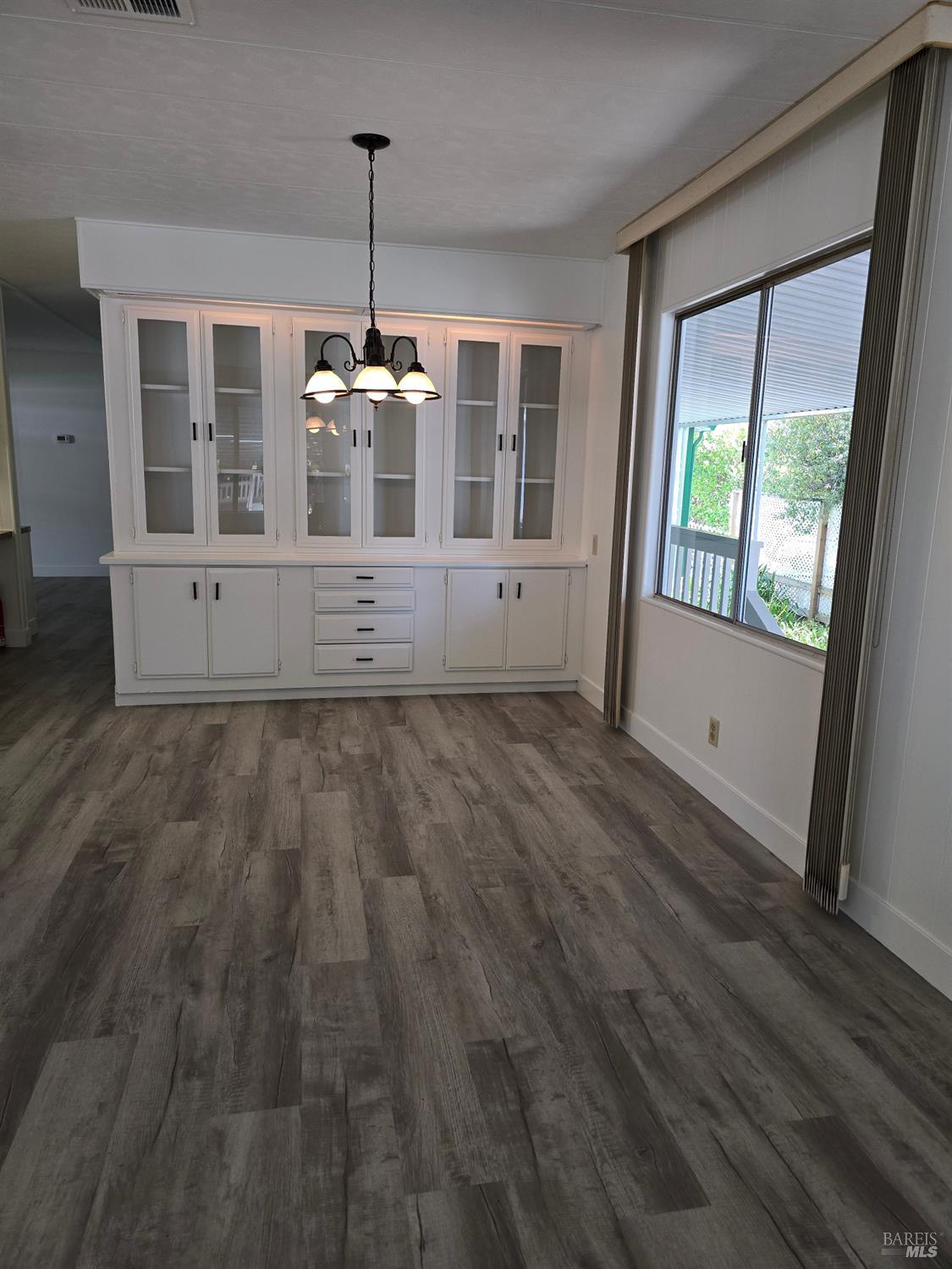 Detail Gallery Image 11 of 29 For 108 N Napa Dr, Petaluma,  CA 94954 - 2 Beds | 2 Baths