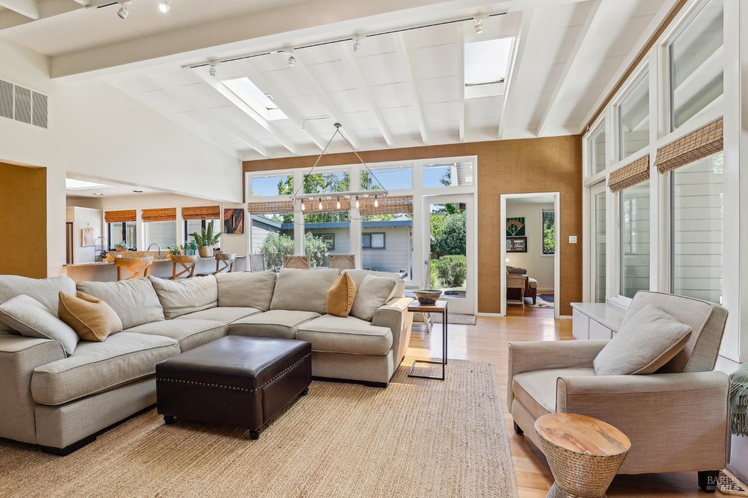 Detail Gallery Image 5 of 41 For 225 Van Winkle Dr, San Anselmo,  CA 94960 - 5 Beds | 4 Baths