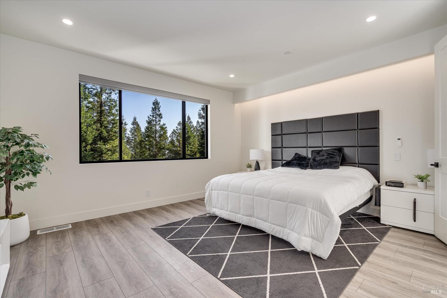 Detail Gallery Image 18 of 60 For 1994 W Bristlecone Ct, Santa Rosa,  CA 95403 - 4 Beds | 3/1 Baths
