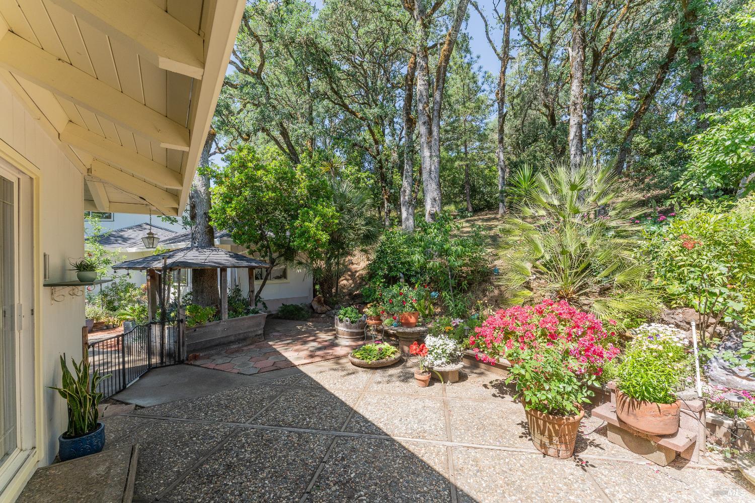 Detail Gallery Image 20 of 38 For 925 Knob Hill Rd, Ukiah,  CA 95482 - 3 Beds | 2 Baths