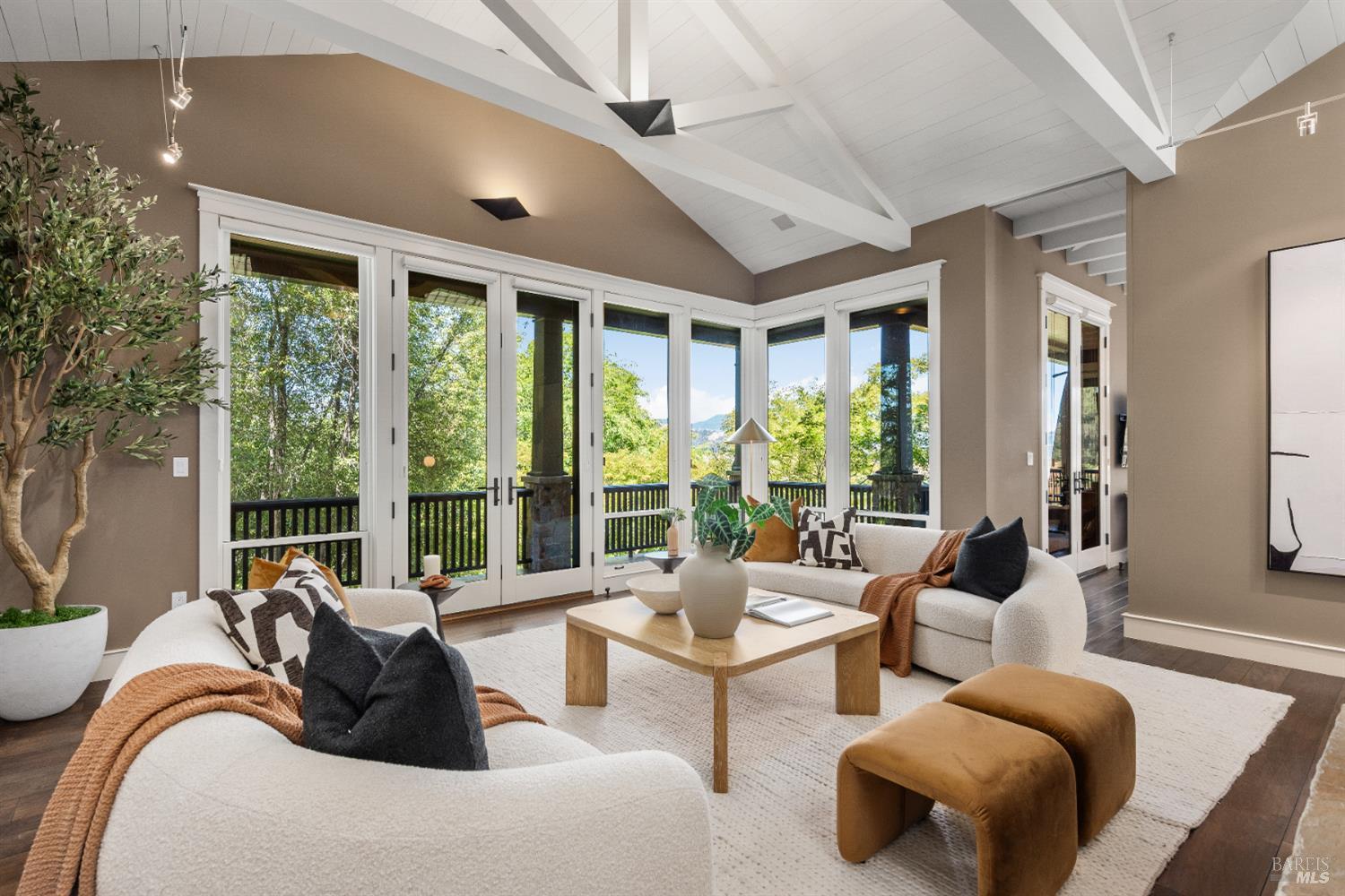 Detail Gallery Image 12 of 96 For 4030 Old Barn Rd, Healdsburg,  CA 95448 - 4 Beds | 5/1 Baths