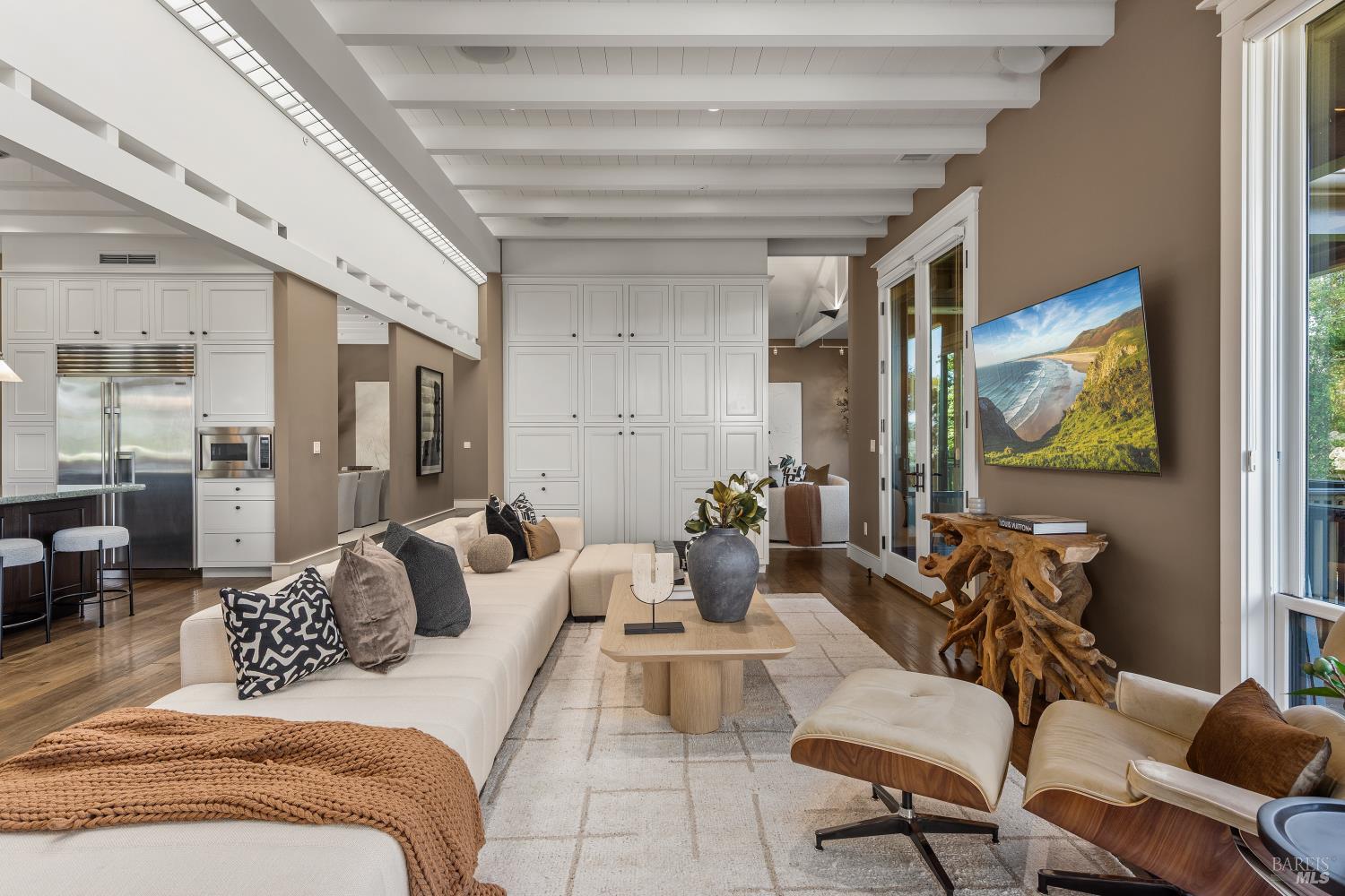 Detail Gallery Image 17 of 96 For 4030 Old Barn Rd, Healdsburg,  CA 95448 - 4 Beds | 5/1 Baths