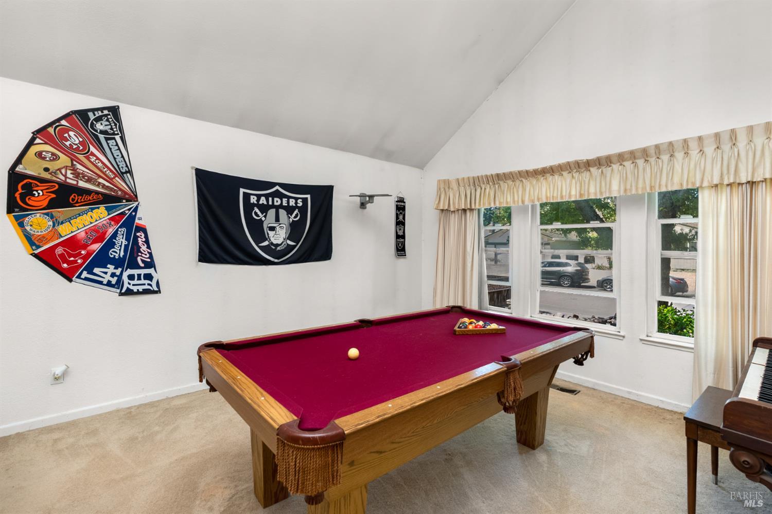 Detail Gallery Image 5 of 34 For 6048 Dawn Dr, Rohnert Park,  CA 94928 - 4 Beds | 3 Baths