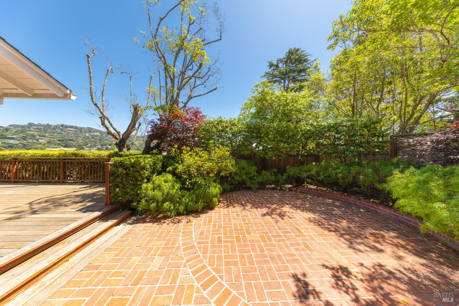 Detail Gallery Image 40 of 47 For 1 North Point Cir, Belvedere,  CA 94920 - 4 Beds | 3/1 Baths
