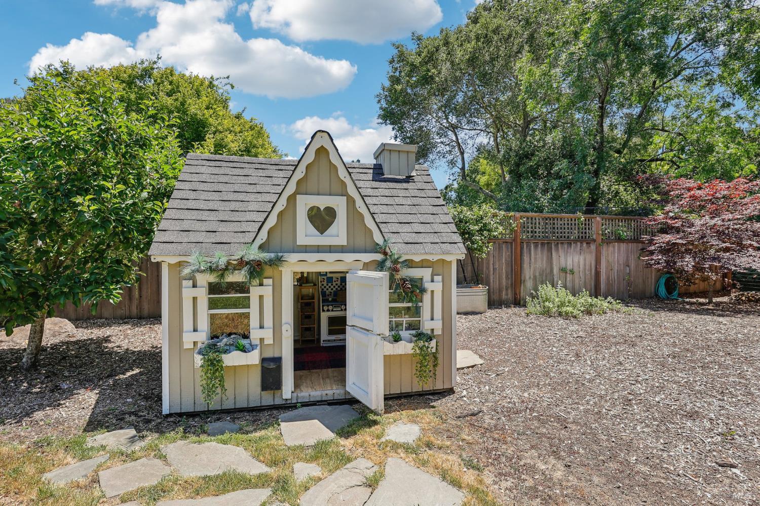 Detail Gallery Image 37 of 41 For 225 Van Winkle Dr, San Anselmo,  CA 94960 - 5 Beds | 4 Baths
