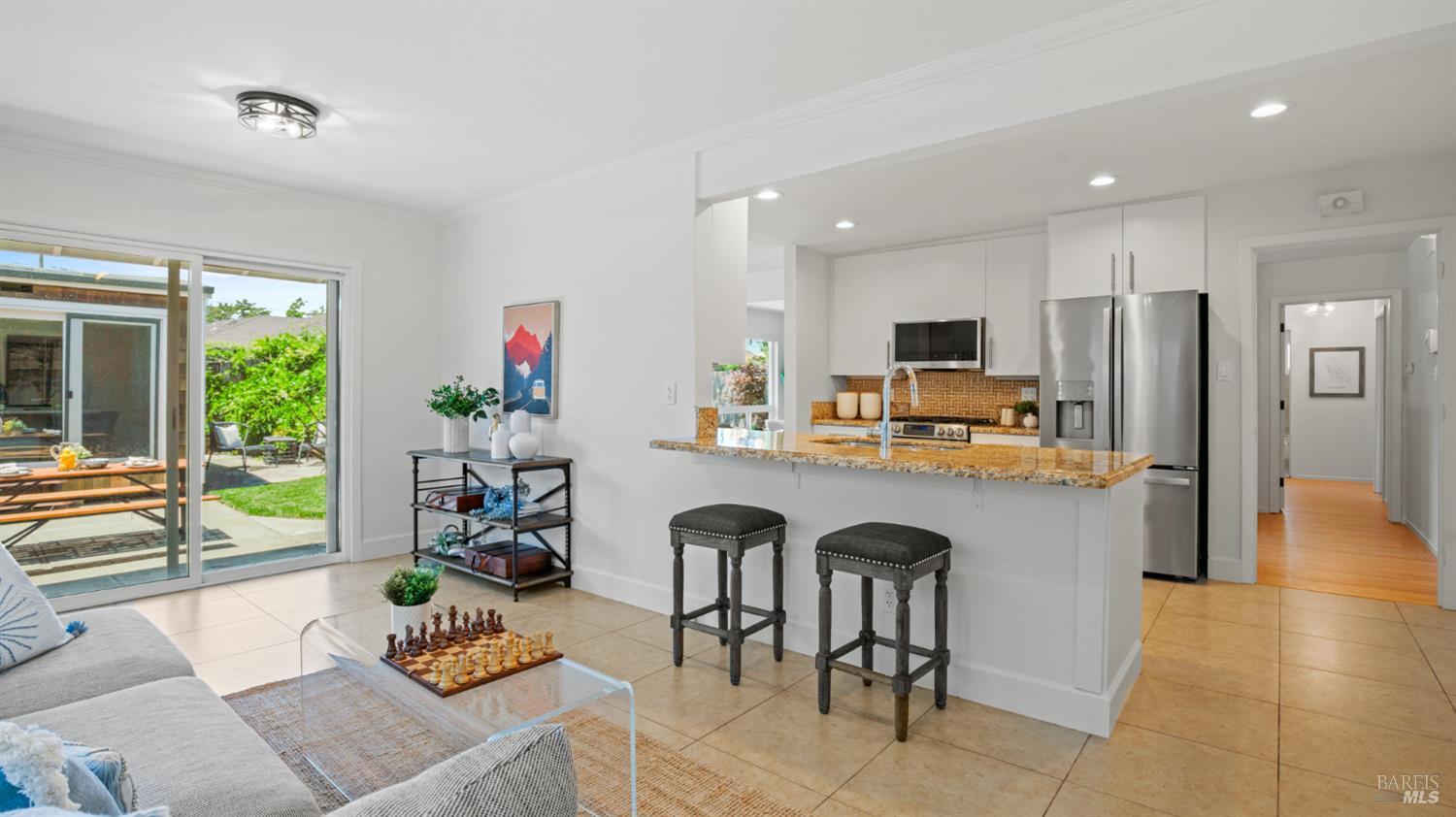 Detail Gallery Image 10 of 28 For 40 Staghound Psge, Corte Madera,  CA 94925 - 3 Beds | 2 Baths