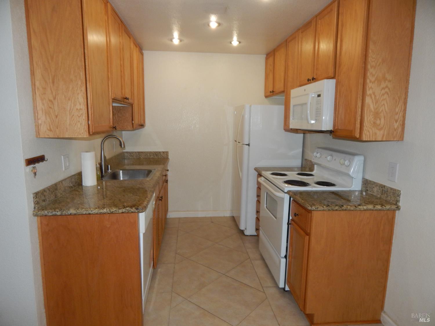 Detail Gallery Image 3 of 26 For 524 Arcadia Dr, Vacaville,  CA 95687 - 1 Beds | 1 Baths