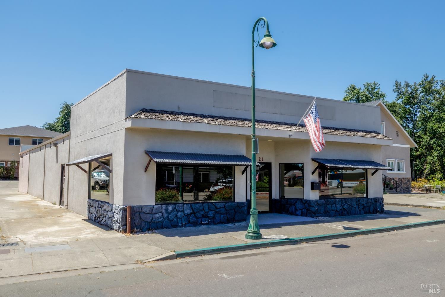 Detail Gallery Image 3 of 25 For 219 S Cloverdale Blvd, Cloverdale,  CA 95425 - – Beds | – Baths