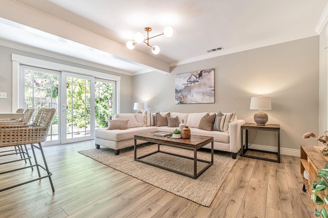 Detail Gallery Image 13 of 37 For 37 Angela Ave, San Anselmo,  CA 94960 - 4 Beds | 2/1 Baths