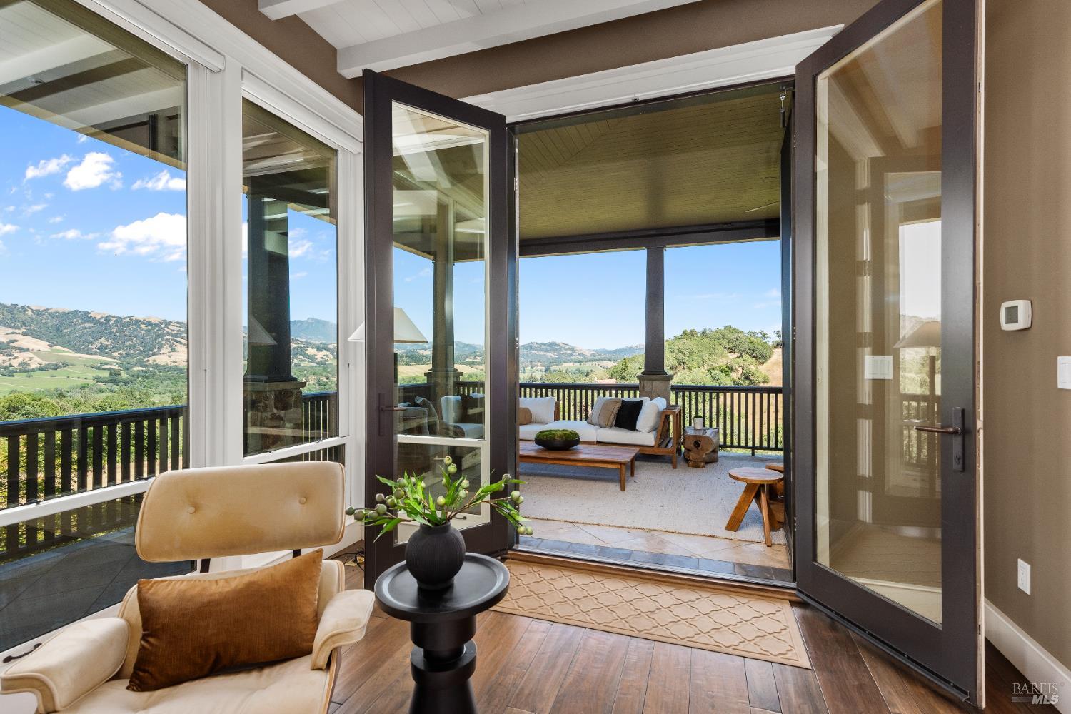 Detail Gallery Image 18 of 96 For 4030 Old Barn Rd, Healdsburg,  CA 95448 - 4 Beds | 5/1 Baths