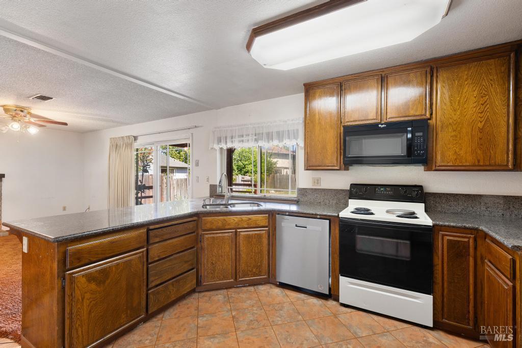 Detail Gallery Image 13 of 33 For 1417 Klamath Dr, Suisun City,  CA 94585 - 3 Beds | 2 Baths