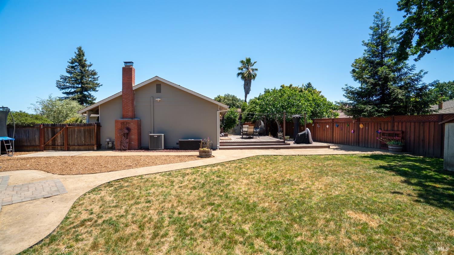 Detail Gallery Image 15 of 38 For 1523 Bruce Ct, Santa Rosa,  CA 95401 - 3 Beds | 2 Baths