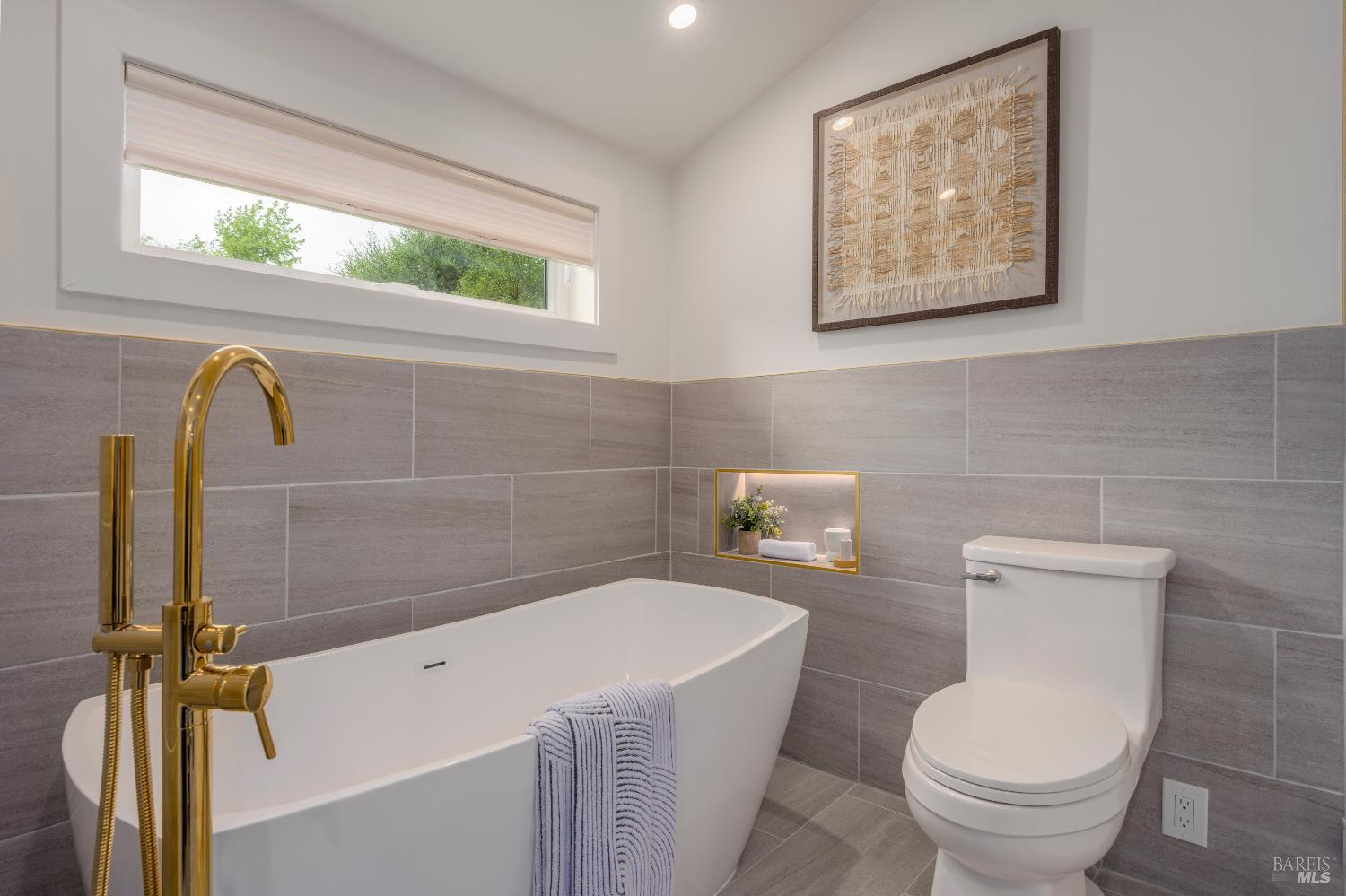 Detail Gallery Image 24 of 52 For 825 Austin Ave, Sonoma,  CA 95476 - 4 Beds | 3/1 Baths