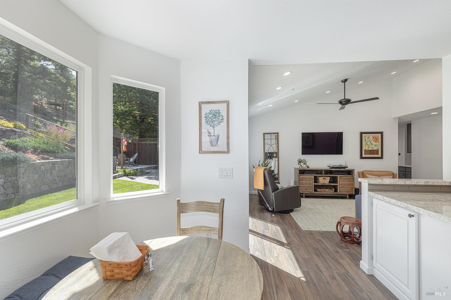 Detail Gallery Image 18 of 45 For 3336 Brittany Cir, Napa,  CA 94558 - 3 Beds | 2 Baths