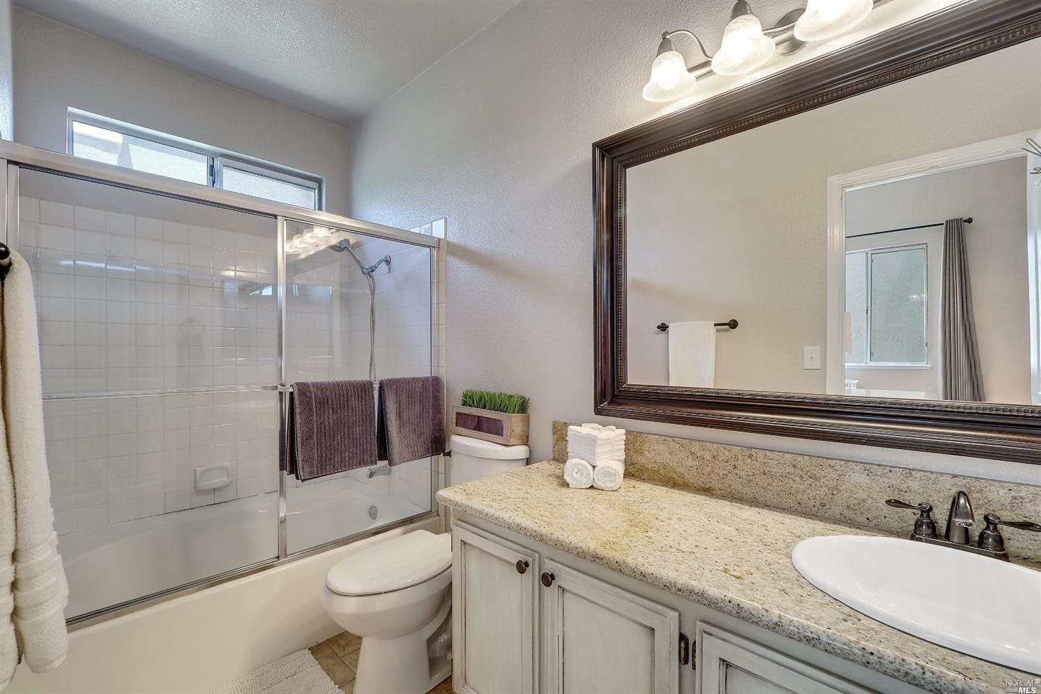 Detail Gallery Image 7 of 11 For 915 Tipperary Dr, Vacaville,  CA 95688 - 3 Beds | 2 Baths