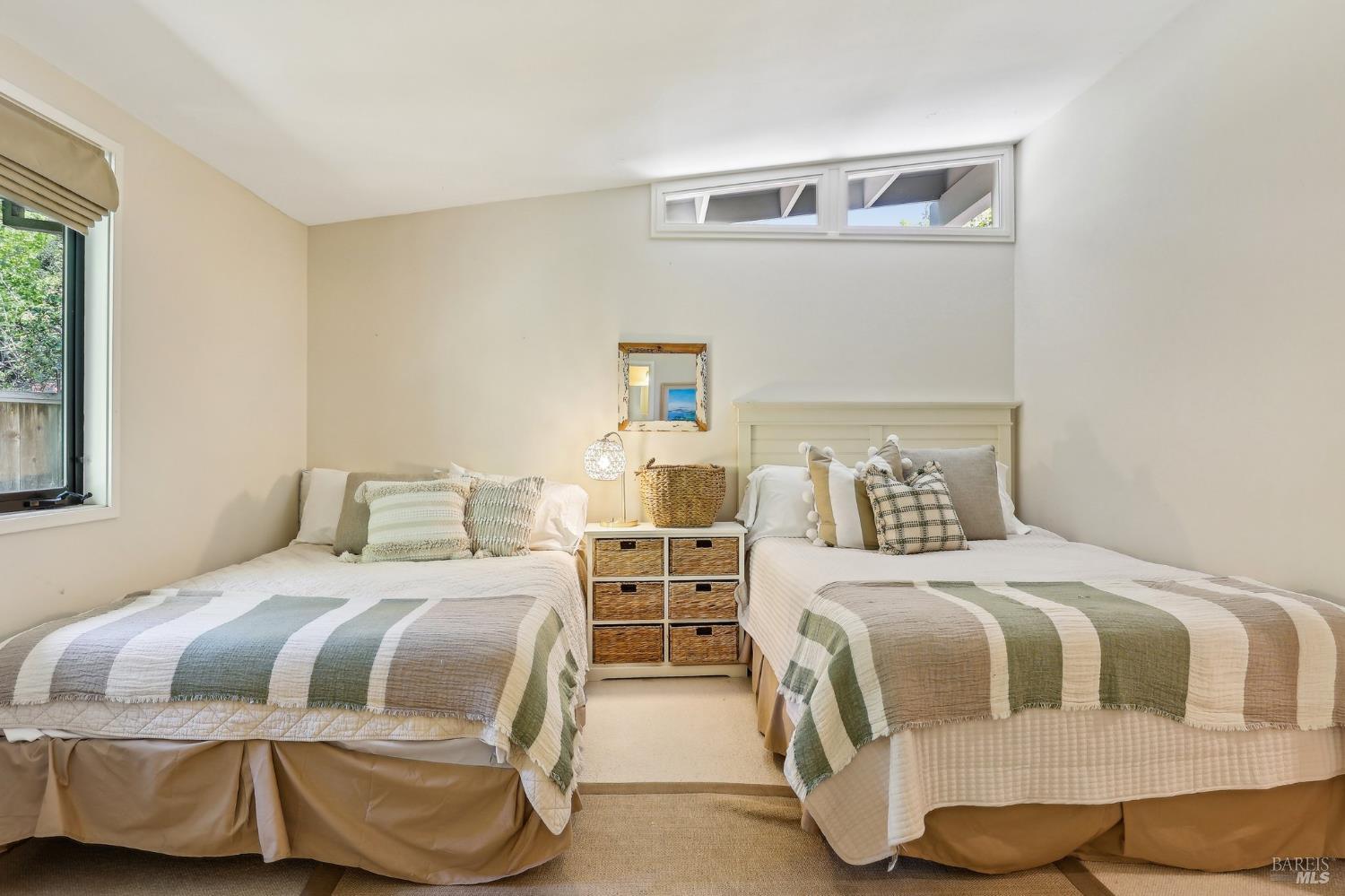 Detail Gallery Image 29 of 41 For 225 Van Winkle Dr, San Anselmo,  CA 94960 - 5 Beds | 4 Baths