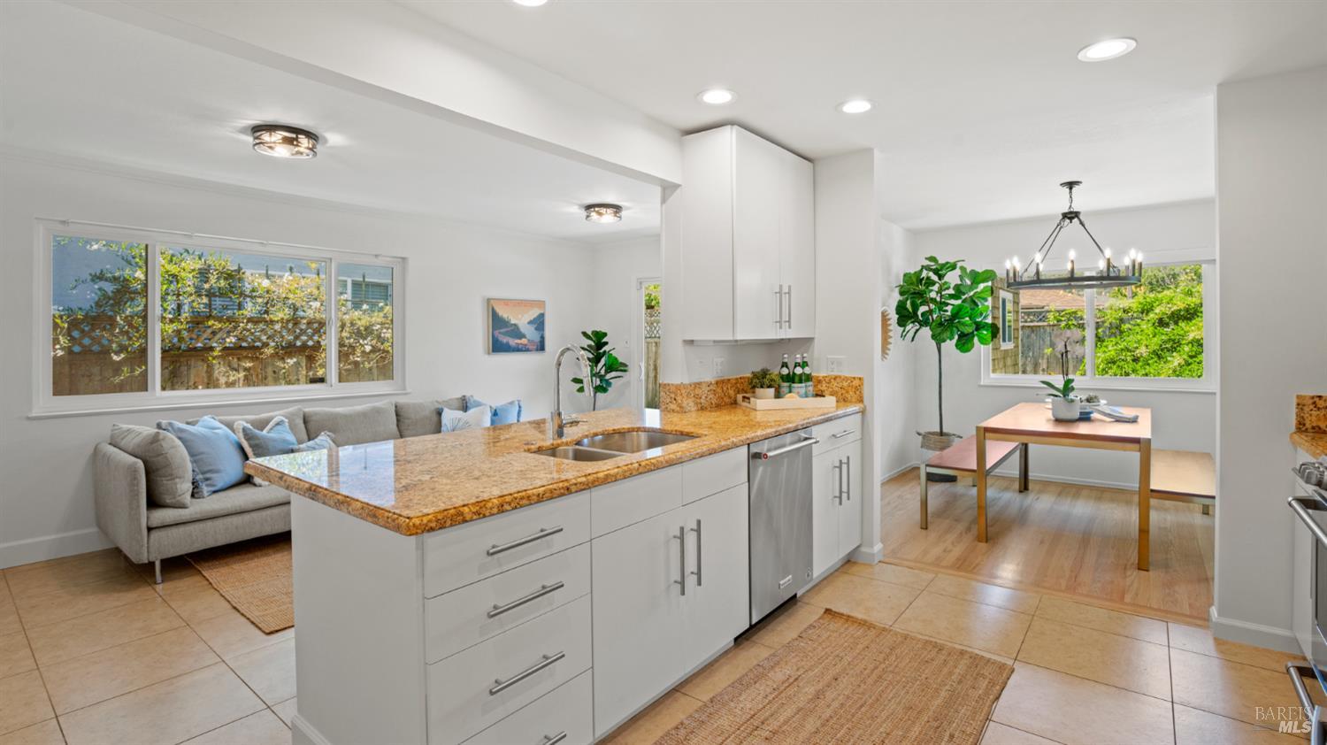 Detail Gallery Image 9 of 28 For 40 Staghound Psge, Corte Madera,  CA 94925 - 3 Beds | 2 Baths