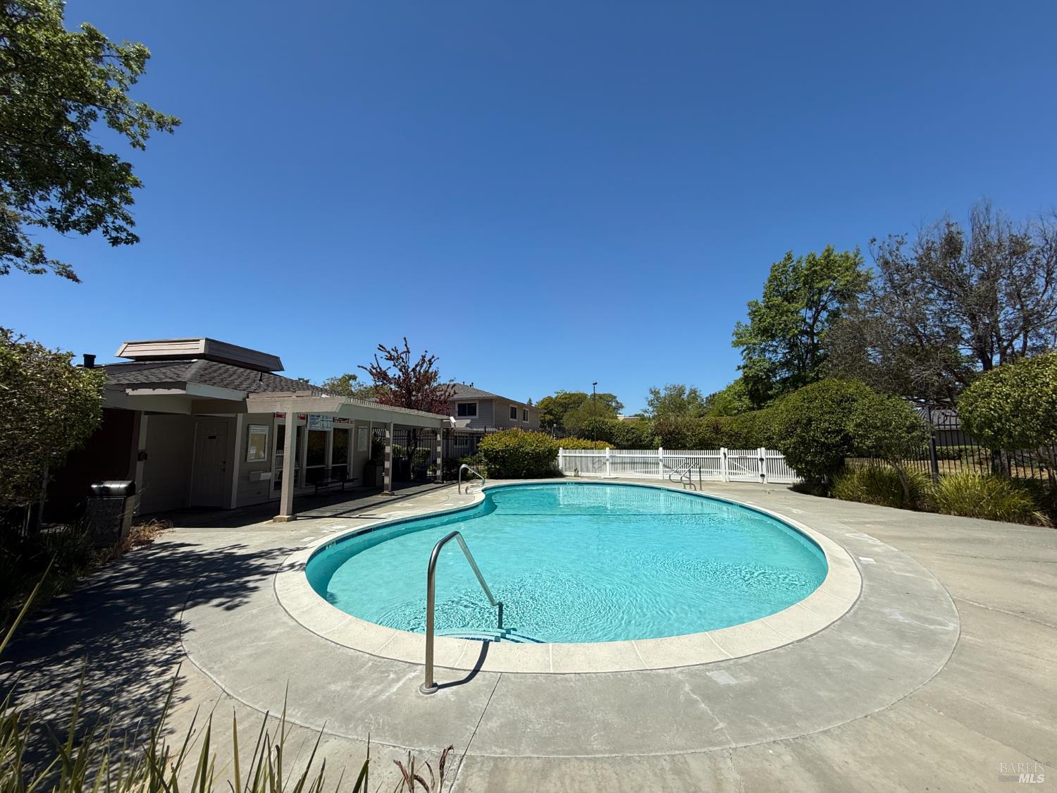 Detail Gallery Image 28 of 31 For 64 Los Padres Cir, Novato,  CA 94947 - 2 Beds | 1 Baths