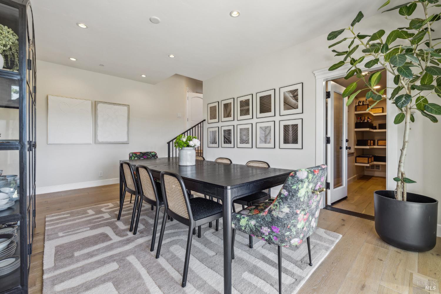Detail Gallery Image 22 of 64 For 6 Live Oak Way, San Rafael,  CA 94901 - 4 Beds | 4/1 Baths