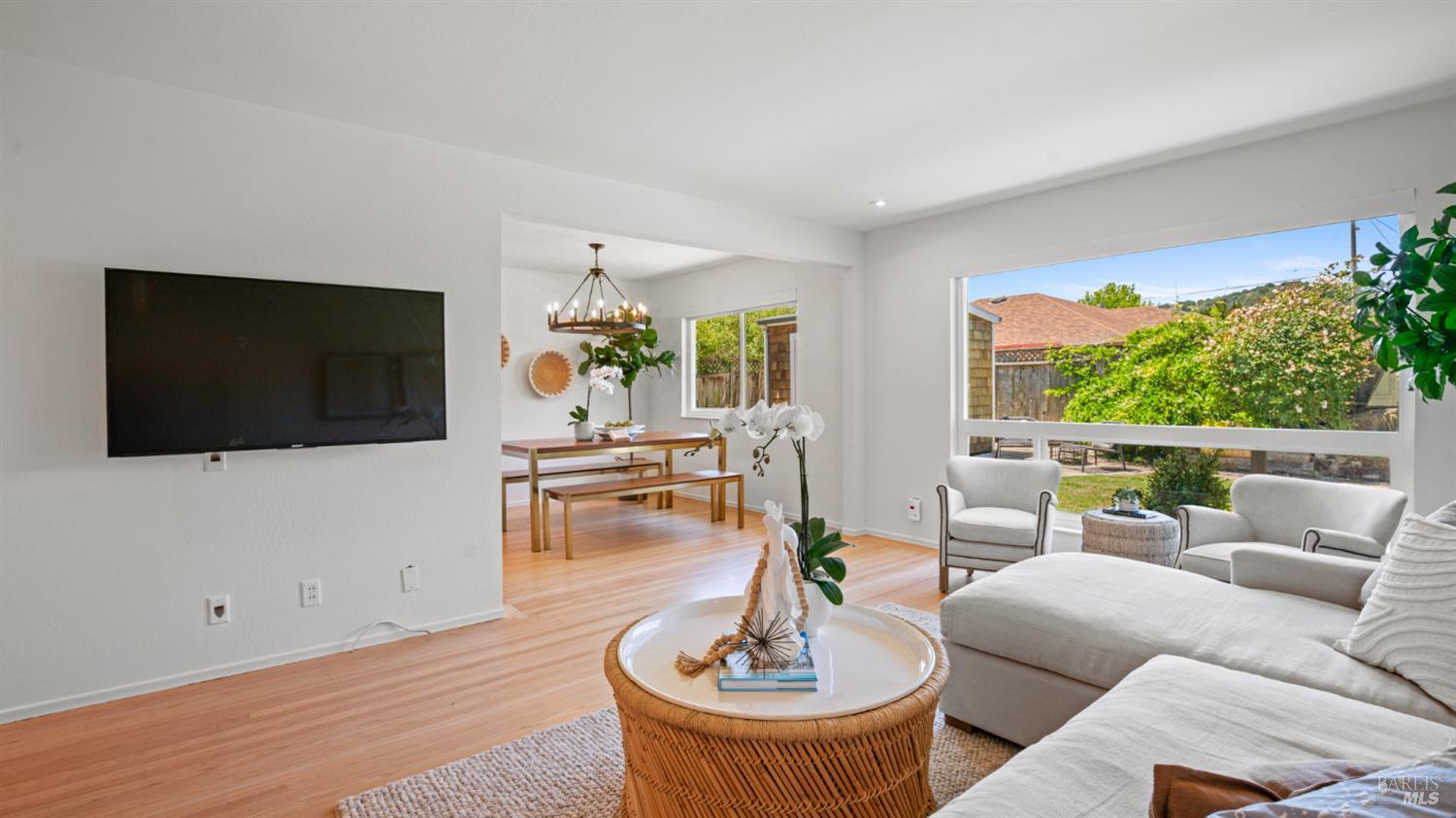 Detail Gallery Image 5 of 28 For 40 Staghound Psge, Corte Madera,  CA 94925 - 3 Beds | 2 Baths