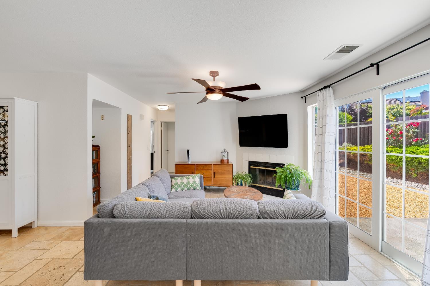 Detail Gallery Image 1 of 38 For 364 Columbia Cir, Benicia,  CA 94510 - 2 Beds | 2 Baths