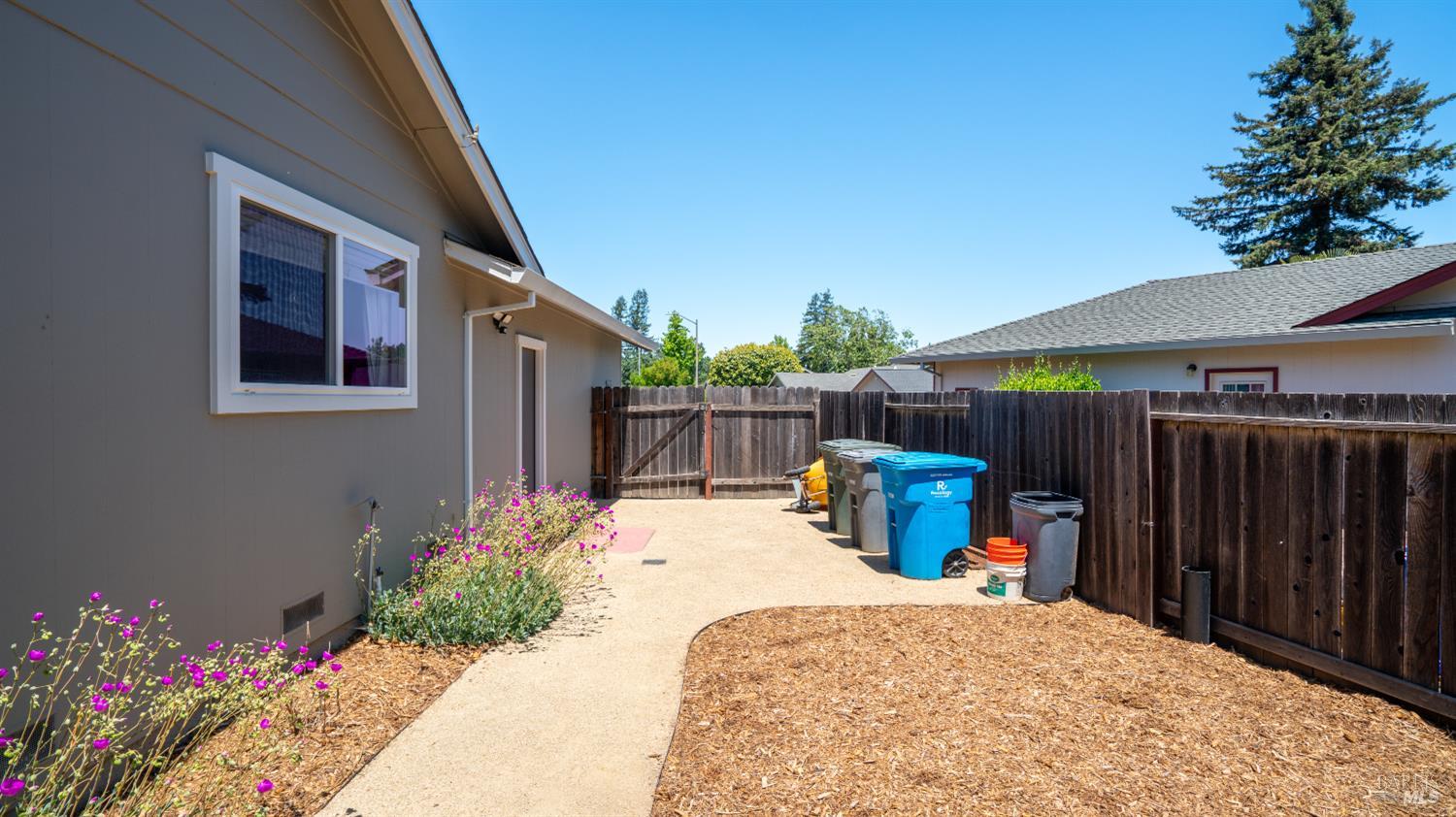 Detail Gallery Image 33 of 38 For 1523 Bruce Ct, Santa Rosa,  CA 95401 - 3 Beds | 2 Baths