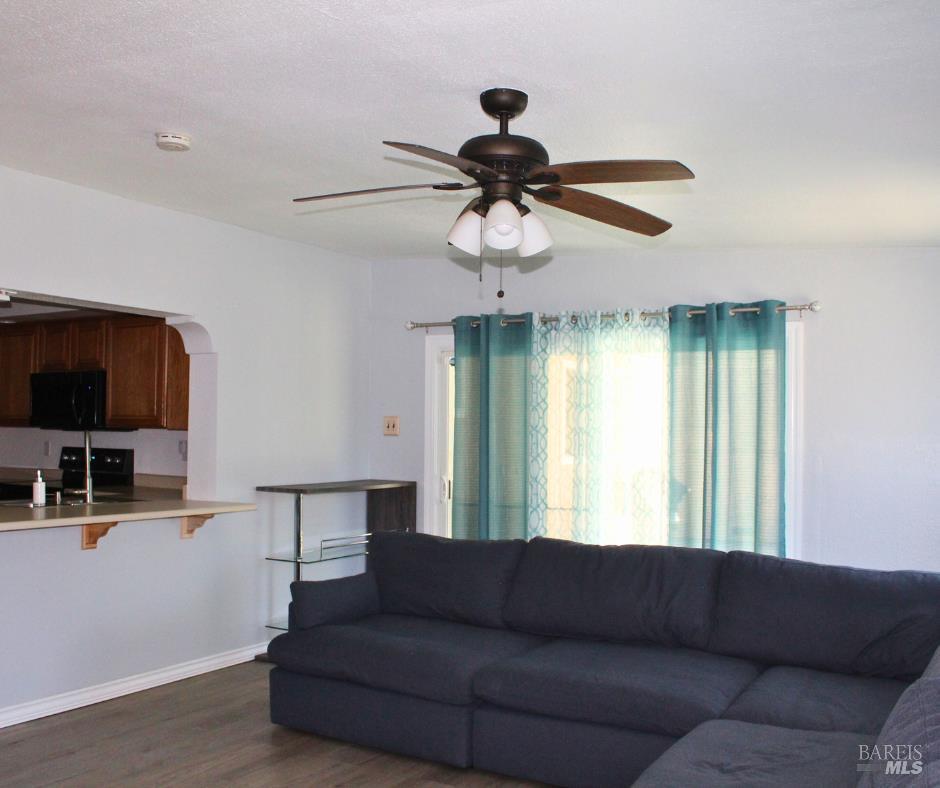 Detail Gallery Image 9 of 32 For 1863 Mini Dr, Vallejo,  CA 94589 - 3 Beds | 2 Baths