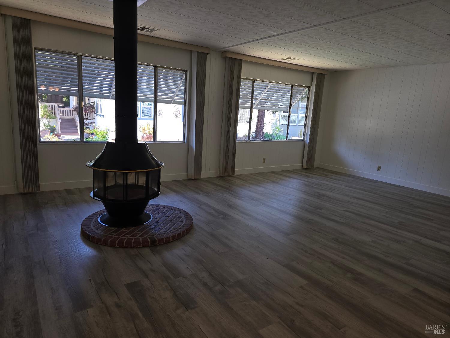 Detail Gallery Image 9 of 29 For 108 N Napa Dr, Petaluma,  CA 94954 - 2 Beds | 2 Baths