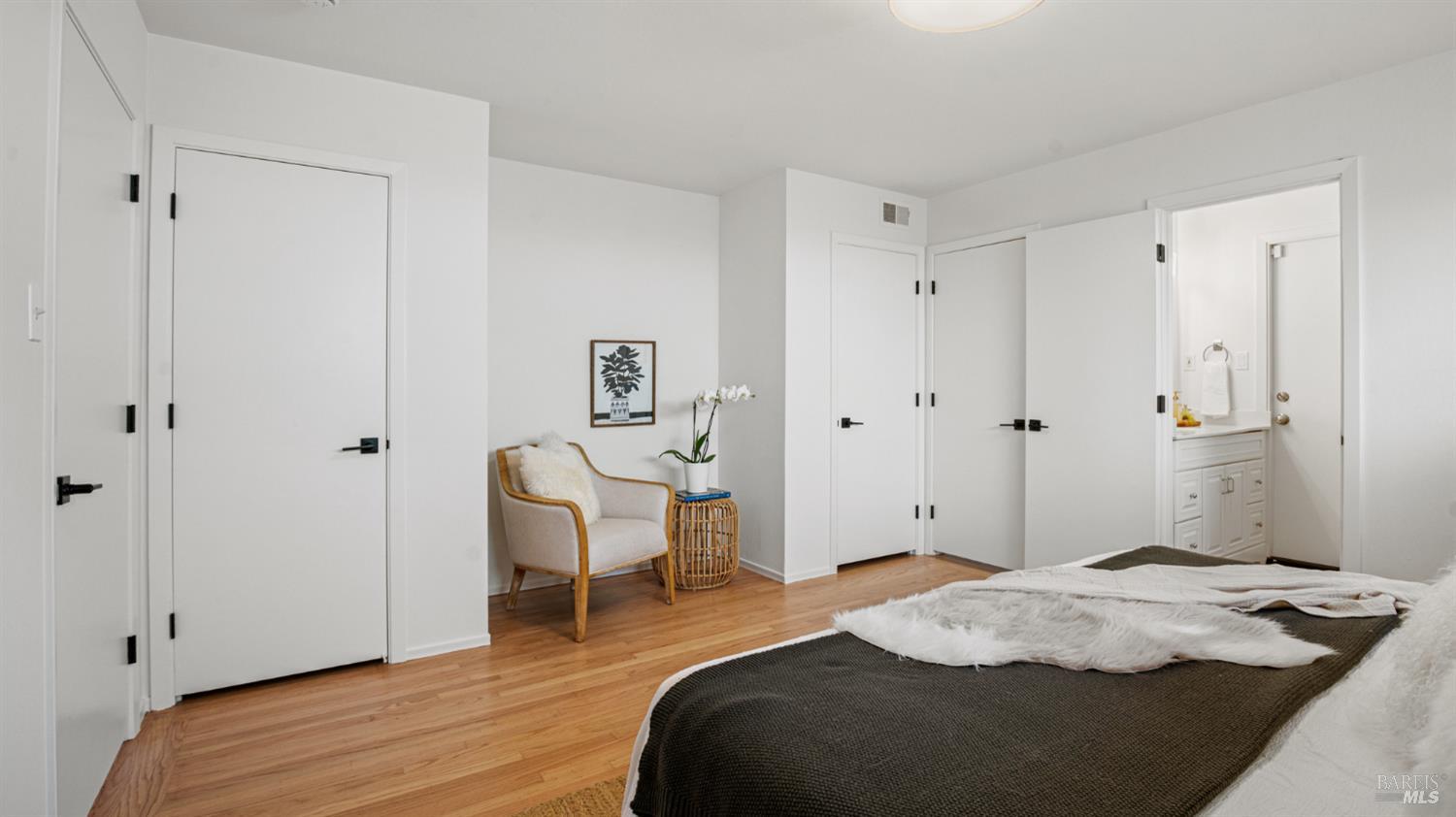 Detail Gallery Image 12 of 28 For 40 Staghound Psge, Corte Madera,  CA 94925 - 3 Beds | 2 Baths