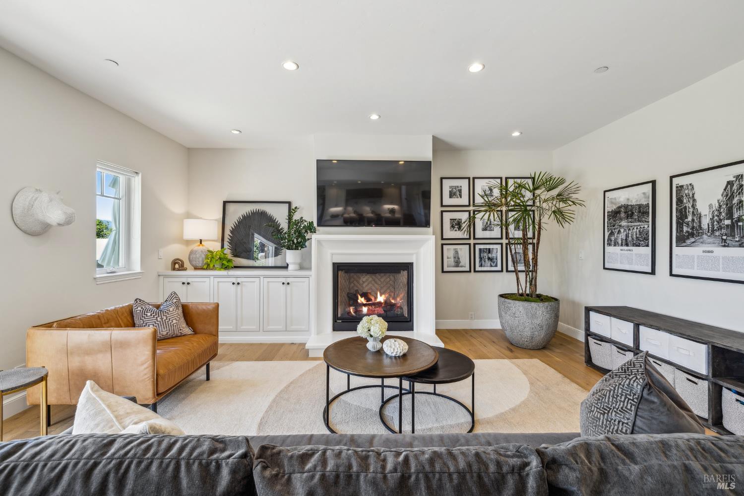 Detail Gallery Image 34 of 64 For 6 Live Oak Way, San Rafael,  CA 94901 - 4 Beds | 4/1 Baths