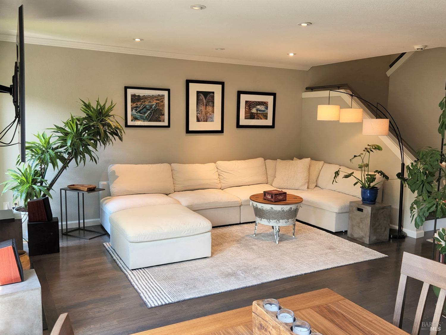 Detail Gallery Image 3 of 31 For 6 Narragansett Cv, San Rafael,  CA 94901 - 2 Beds | 3 Baths