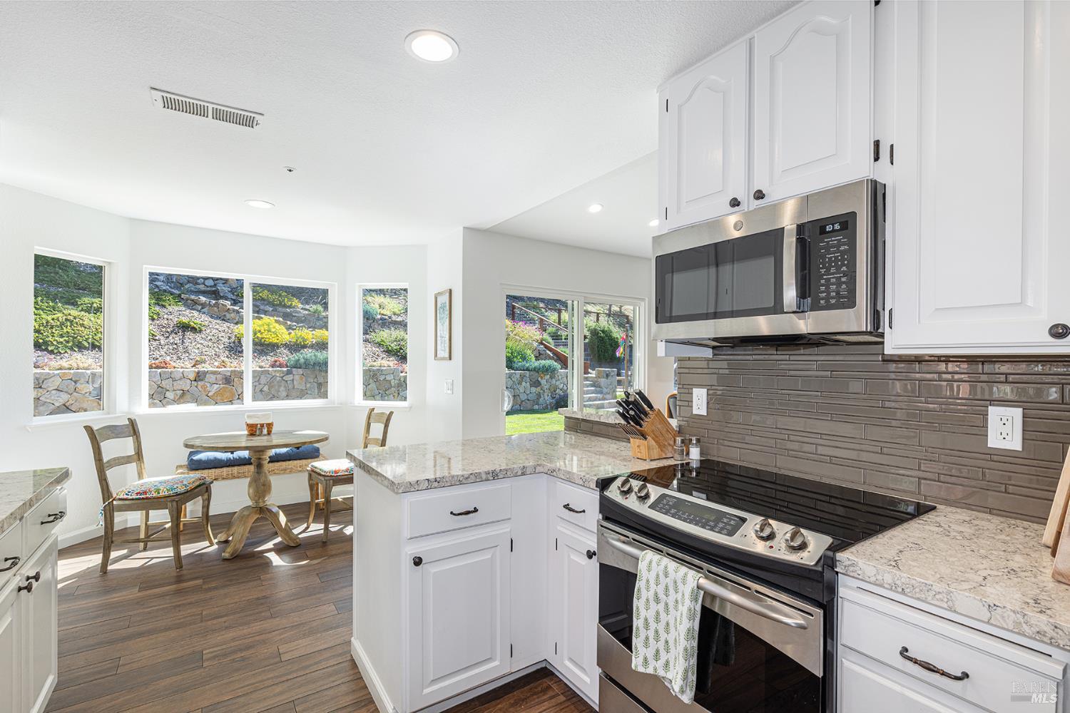 Detail Gallery Image 20 of 45 For 3336 Brittany Cir, Napa,  CA 94558 - 3 Beds | 2 Baths