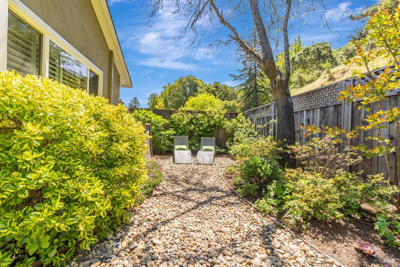 Detail Gallery Image 31 of 37 For 37 Angela Ave, San Anselmo,  CA 94960 - 4 Beds | 2/1 Baths