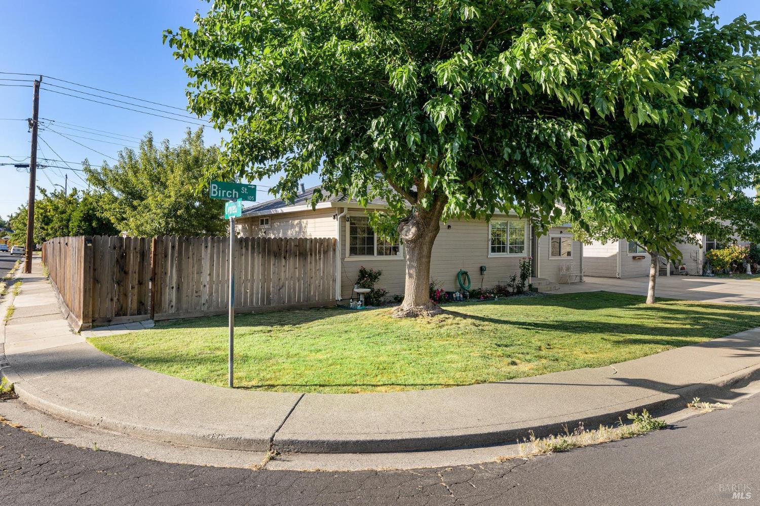 Detail Gallery Image 3 of 31 For 104 Birch St, Vacaville,  CA 95688 - 3 Beds | 1 Baths