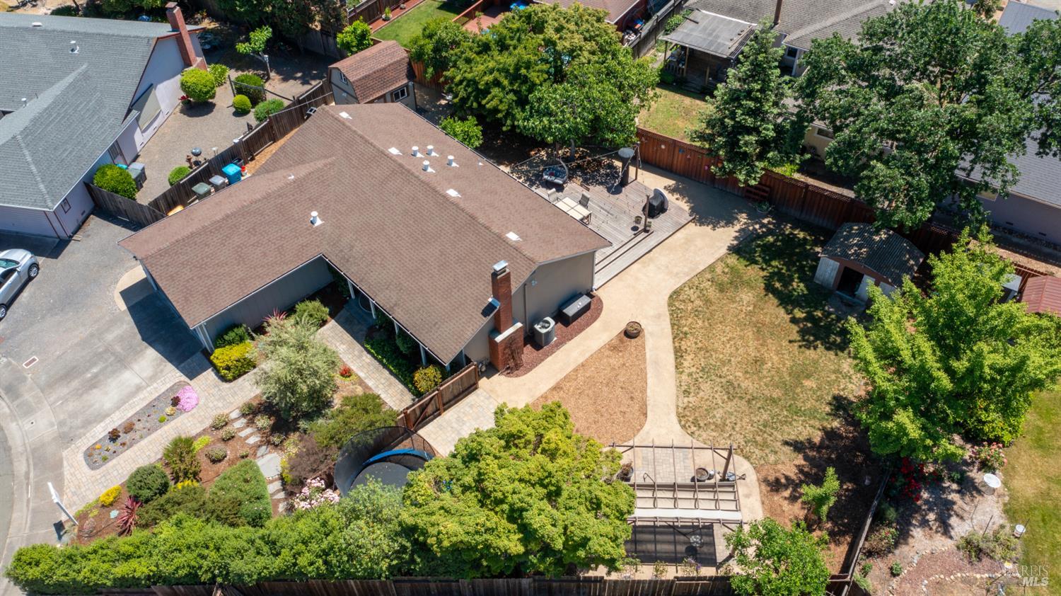 Detail Gallery Image 3 of 38 For 1523 Bruce Ct, Santa Rosa,  CA 95401 - 3 Beds | 2 Baths