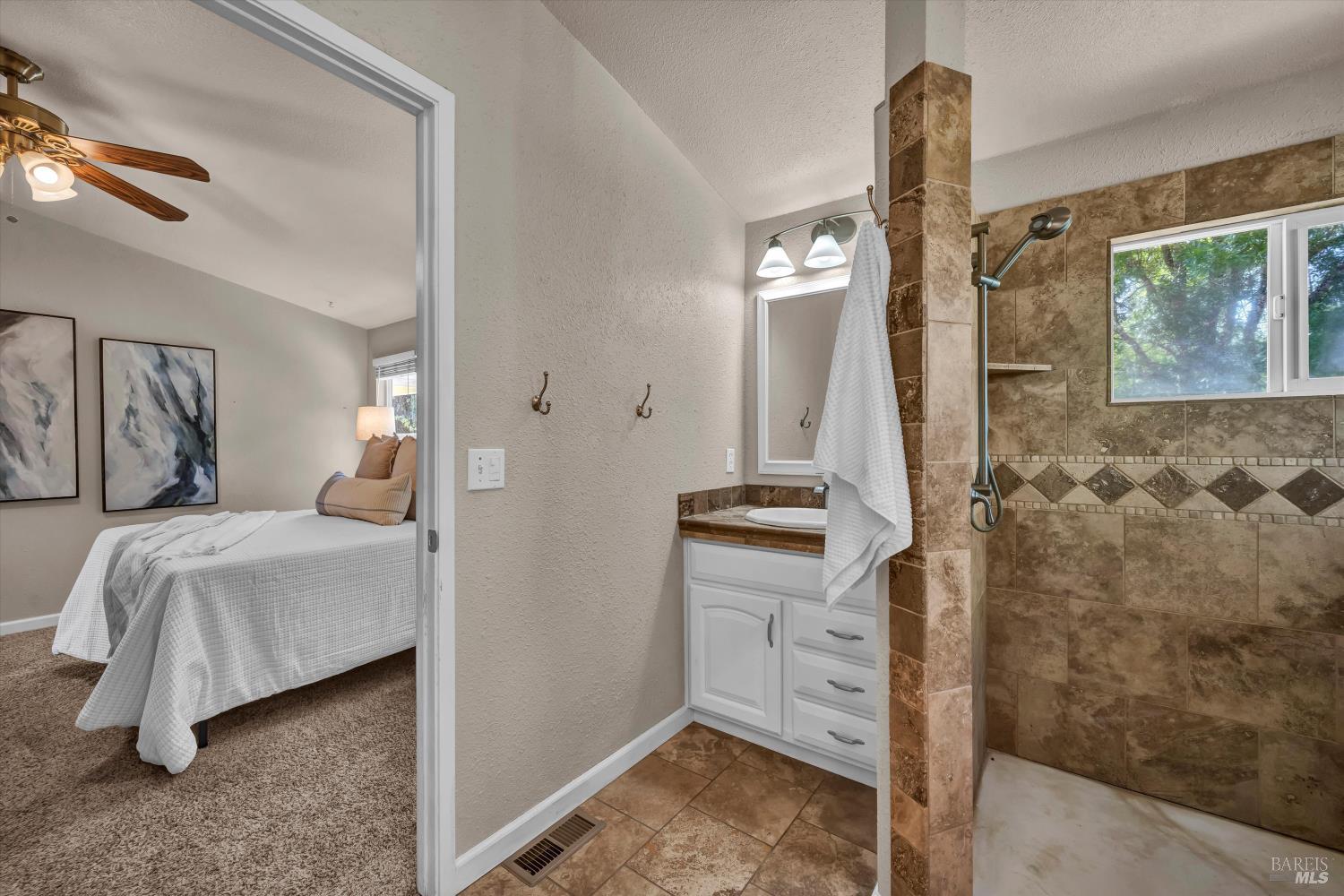 Detail Gallery Image 21 of 73 For 9700 Spring Valley Rd, Potter Valley,  CA 95469 - 3 Beds | 2 Baths