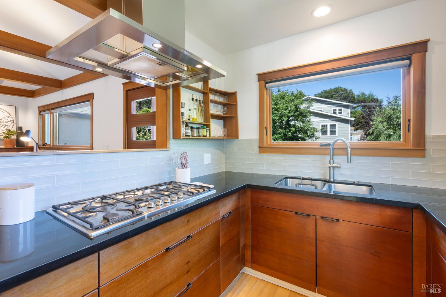 Detail Gallery Image 11 of 68 For 55 Durham Rd, San Anselmo,  CA 94960 - 3 Beds | 2 Baths