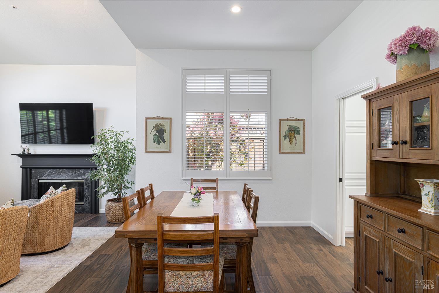 Detail Gallery Image 10 of 45 For 3336 Brittany Cir, Napa,  CA 94558 - 3 Beds | 2 Baths